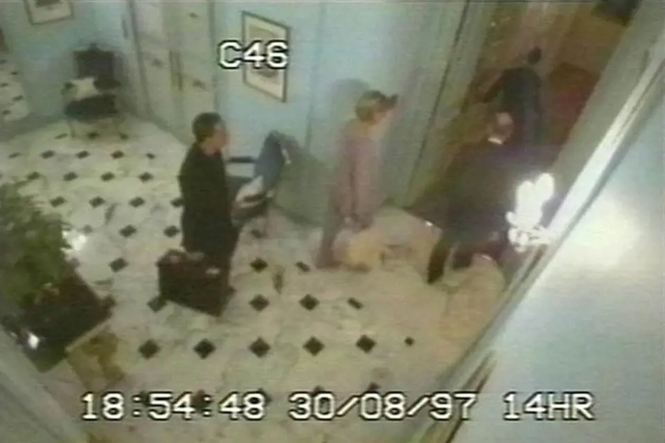 Den před svou smrtí se Diana a Fayed ubytovali v hotelu Ritz v Paříži