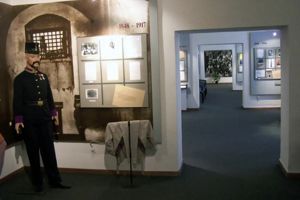 Expozice Památníku Pankrác se nachází v prostorách společných cel smrti.