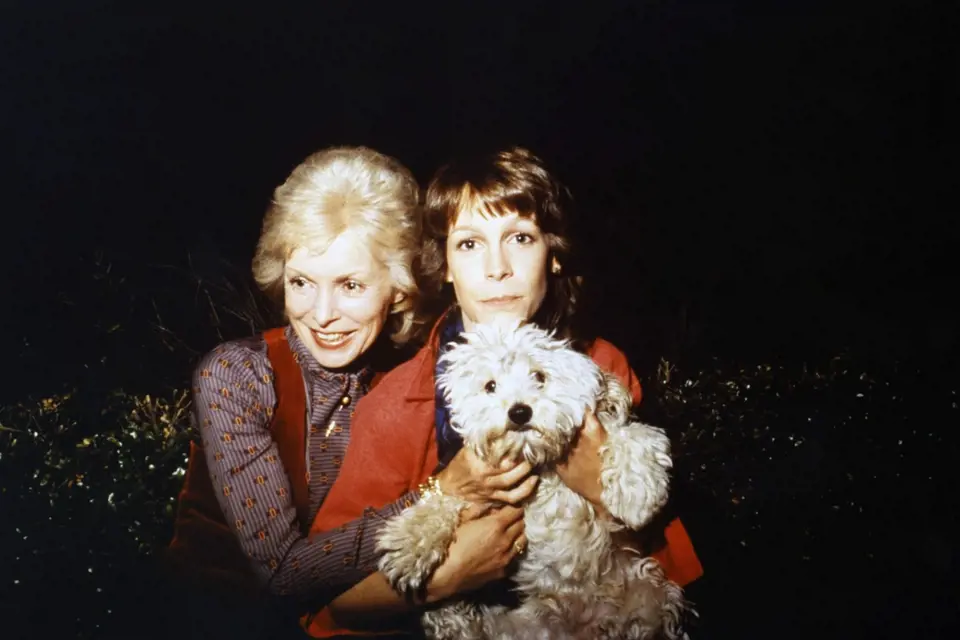 53 let: S dcerou Jamie Lee si zahrála v hororu Mlha (1980).
