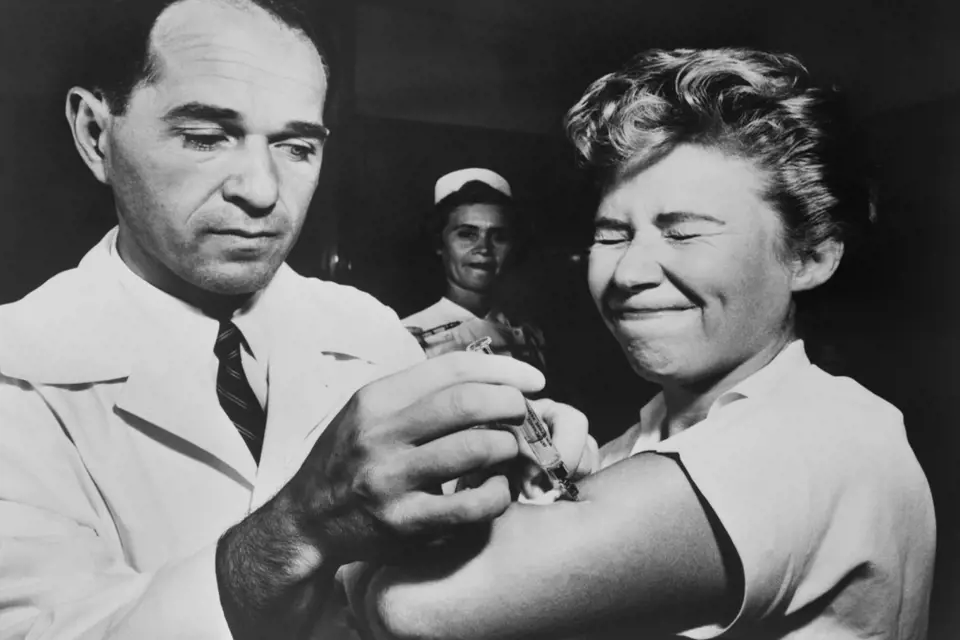 Asijská chřipka v roce 1957 zabila přes milion lidí, dalším obětem předešla včasně vyvinutá vakcína.
