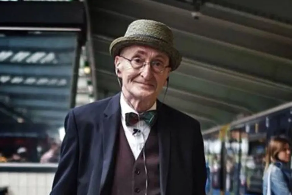 Günther Krabbenhöft - Tento pán je rekordmanem v naší galerii, je mu totiž už úctyhodných 104 let! Na svém vlastním facebookovém profilu uvedl s humorem sobě vlastním, že se někdo spletl a zdvojnásobil mu věk, je mu prý jen 52. Günt...