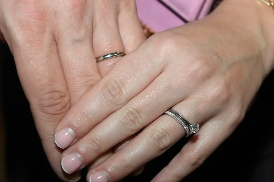 Novomanželé se pochlubili prstýnky