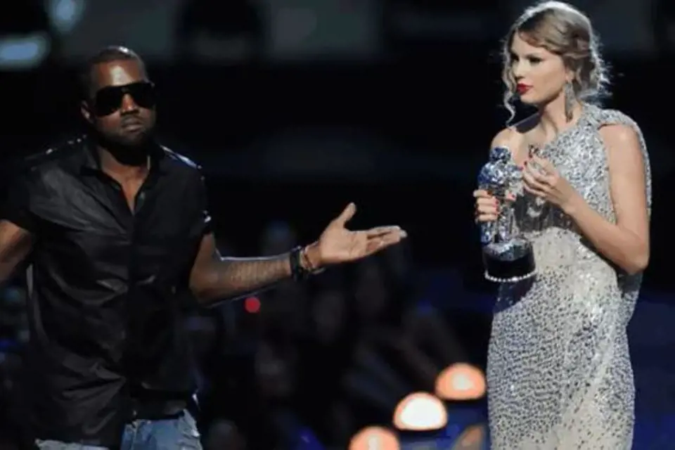 Kanye West - Kanye je kontroverzní postava showbyznysu. Jeho nenávist vůči zpěvačce Taylor Swift asi vejde do dějin. Kanye dokonce neváhal, a když Taylor děkovala za hudební cenu, vtrhnul za ní na podium a udělal scénu. Podle něj si mlad...