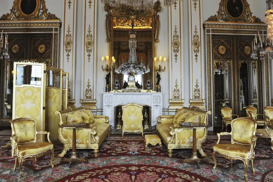 "White Drawing Room" v Buckinghamském paláci