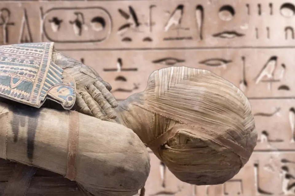 Na zámku je teď hlavní atrakcí egyptská mumie.