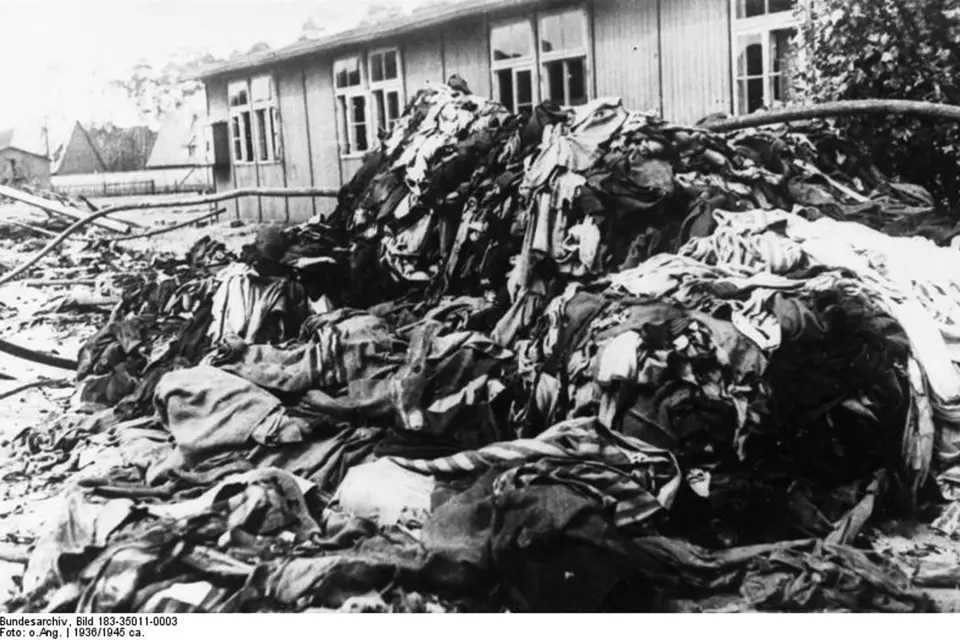 Koncentrační tábor Sachsenhausen, stavba byla zahájena v létě roku 1936. V listopadu 1939 překračoval počet vězňů v Sachsenhausenu 11300 osob.