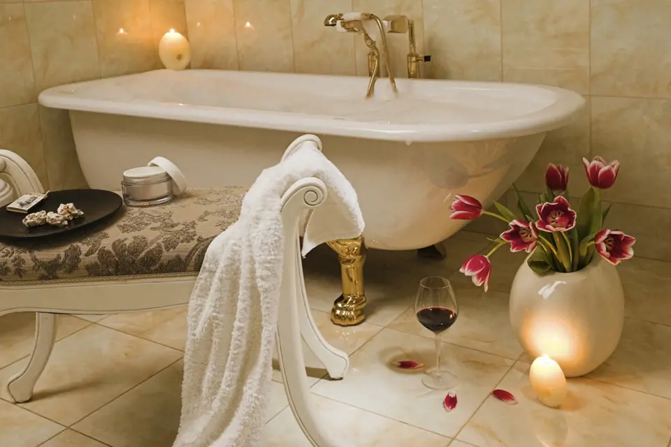 Koupelnu proměníme snadno ve velmi romantické místo.