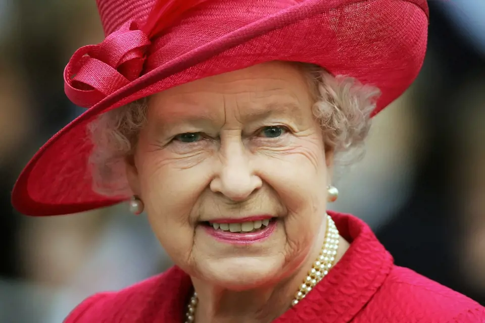Alžběta II. nebyla vnukovým odchodem nadšená, přesto ho podpořila. 