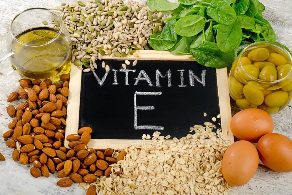 Vitamín E je v kosmetickém průmyslu známý jako zázračný bojovník proti stárnutí. Dopřejte si ho v přírodní formě.