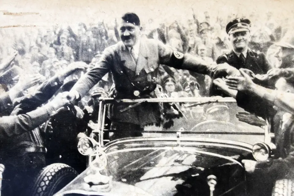 Hitler se bál, že by mu manželství snížilo popularitu.