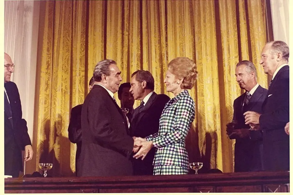 Brežněv při setkání s první dámou USA Pat Nixonovou v roce 1973
