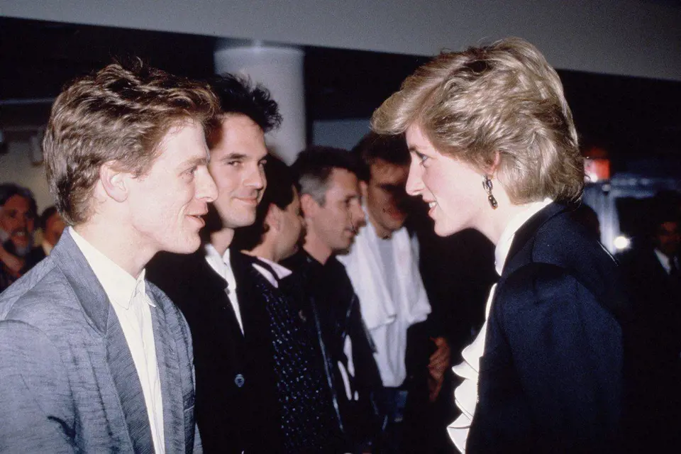 Bryan Adams se setkal s Dianou při její návštěvě Kanady v roce 1986
