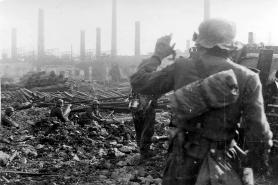 Německá pěchota v bitvě u Stalingradu, jíž se po boku Němců zúčastnili také Maďaři