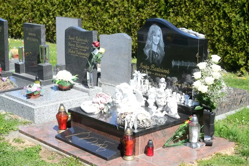 Josef Rychtář hrob své zesnulé ženy pravidelně navštěvuje.