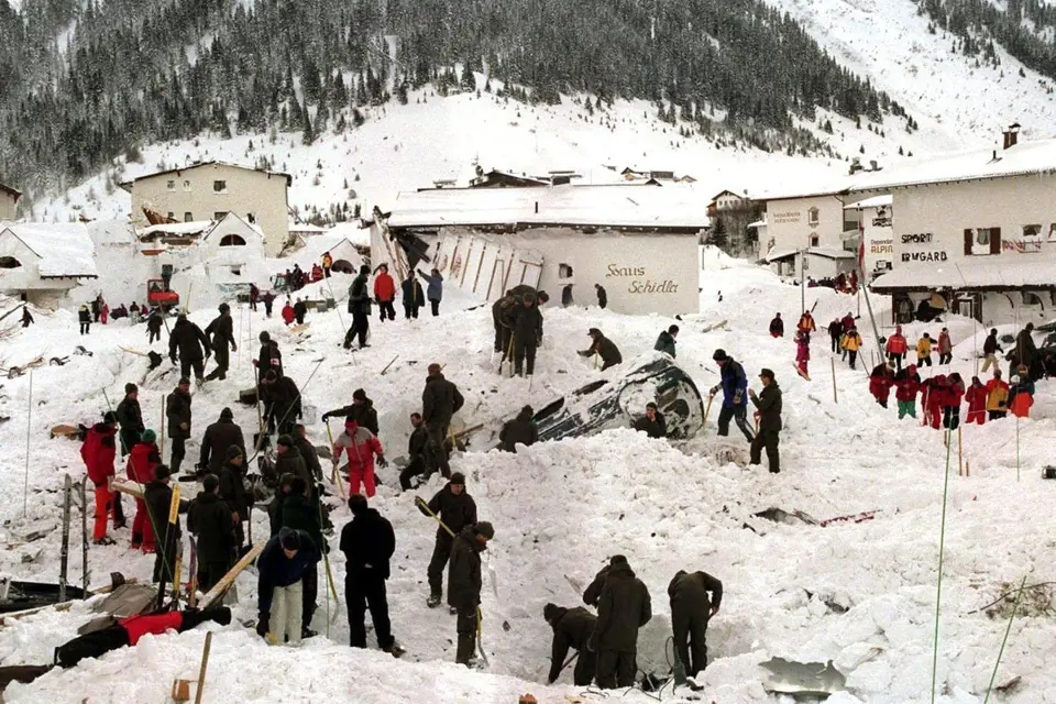 V roce 1999 pohřbila rakouské horské středisko Galtür ničivá lavina