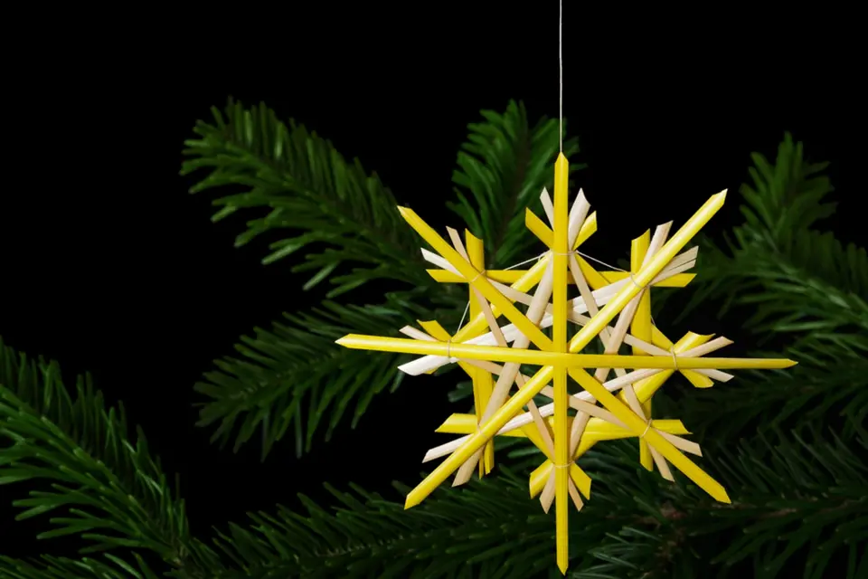 hvězda a řetěz - vánoční dekorace ze stébel slámy