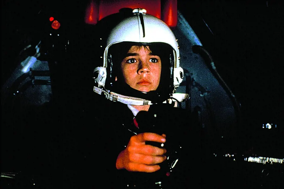 Ve sci-fi D.A.R.Y.L. (1985) hrál robota. 