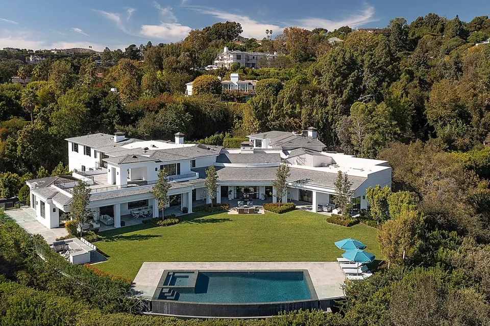 Jennifer Lopez a Ben Affleck kupují dům v Los Angeles za více než miliardu