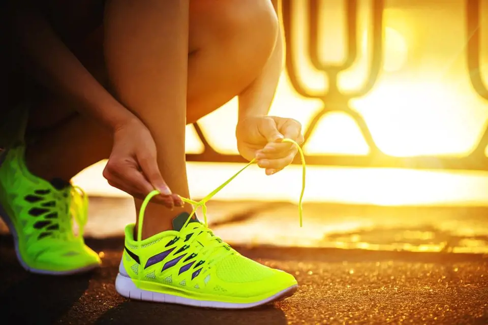 Běžecké boty: 1 – 2 roky Běžecké boty by se měli vyměnit po asi 500 uběhnutých kilometrech, což bude samozřejmě každému trvat rozdílnou dobu. Boty po čase ztrácí pružnost a škodí tak vašim kloubům.