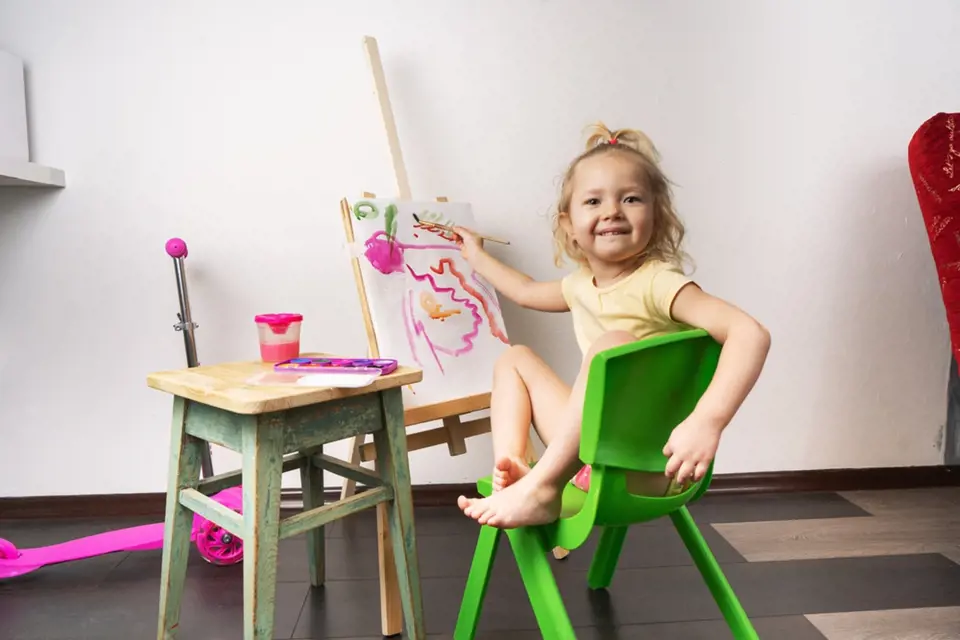 Dětem, které rády malují, udělejte vlastní mini ateliér.