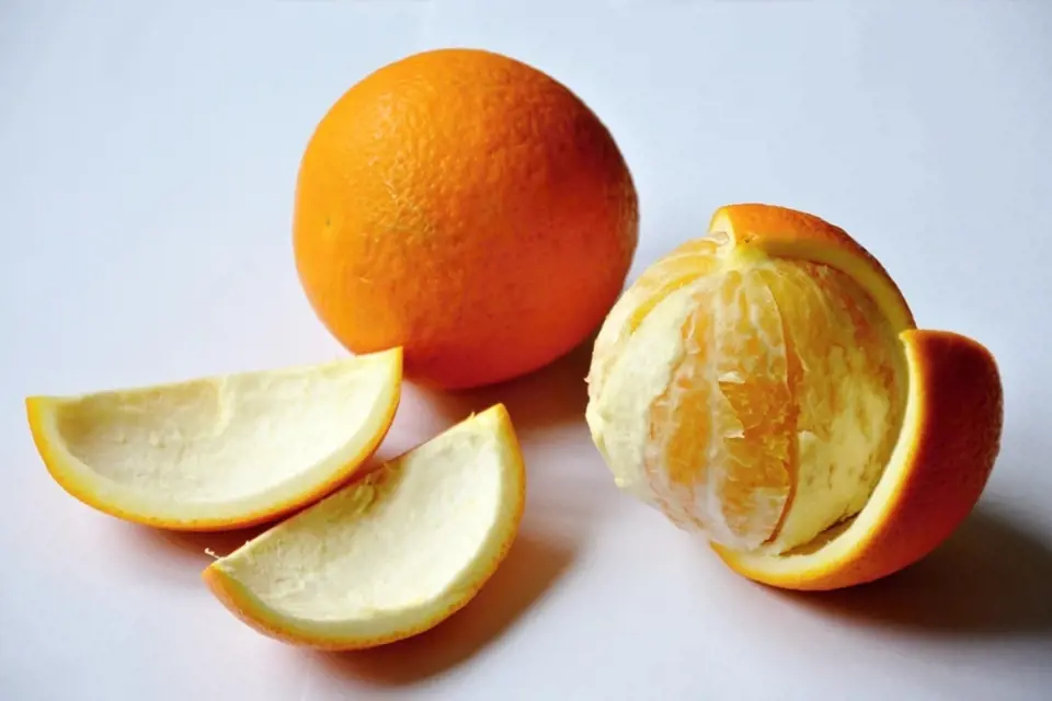 Z pomerančů oloupeme kůru