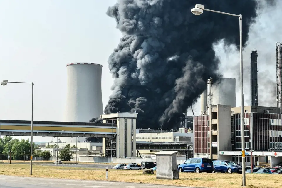 Požár chemičky Unipetrol Litvínov byl způsoben výbuchem etylenové jednotky.