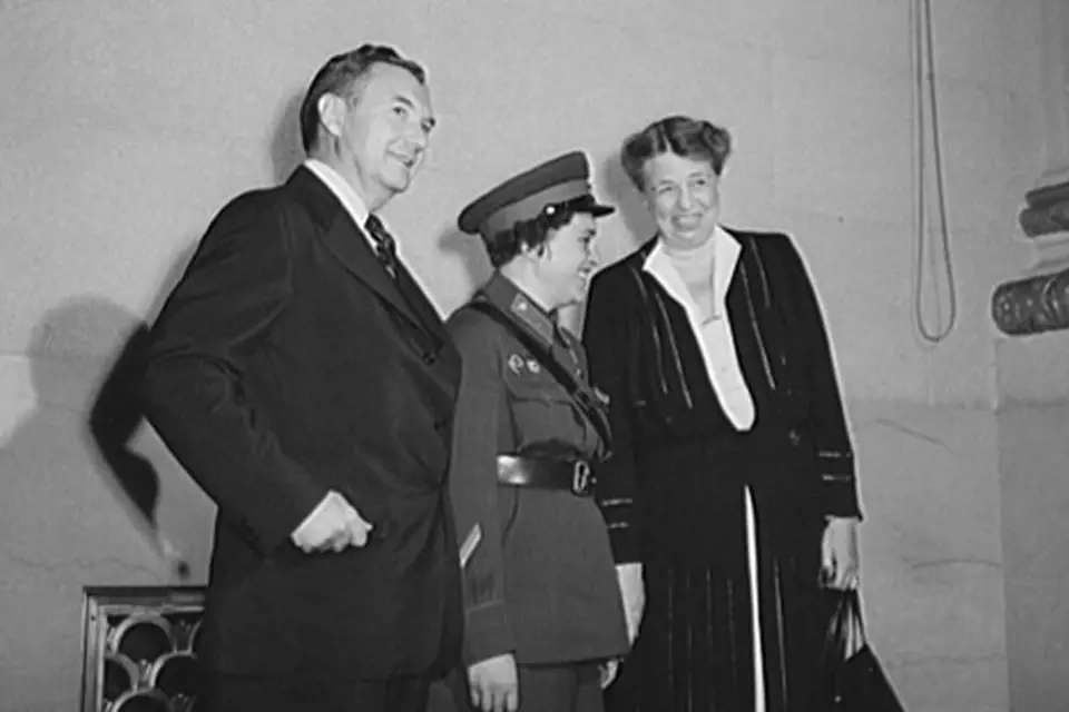 Ljudmila Pavličenko s Eleanor Rooseveltovou