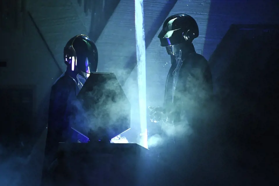 Kapelu Daft Punk založili v roce 1993  Francouzi Thomas Bangalter a Guy-Manuel.