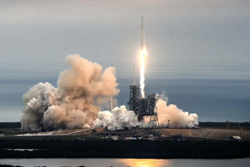 Z mysu Canaveral odstartovala raketa Falcon 9 společnosti SpaceX
