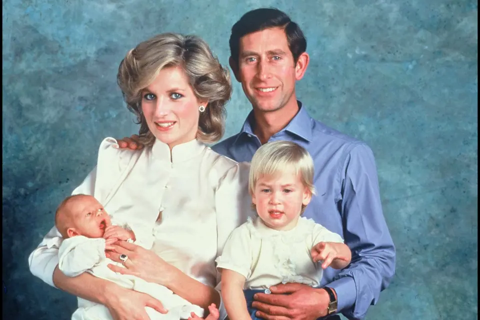 Manželé Charles a Diana se svými syny Harrym a Williamem.