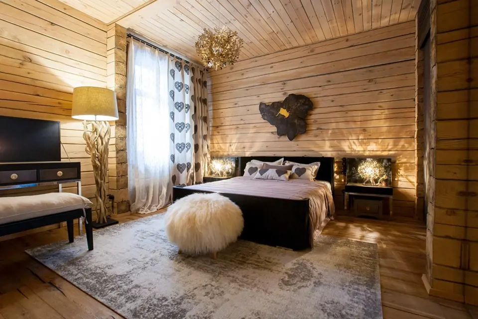 Rustikálně laděné ložnice navozují venkovskou atmosféru.