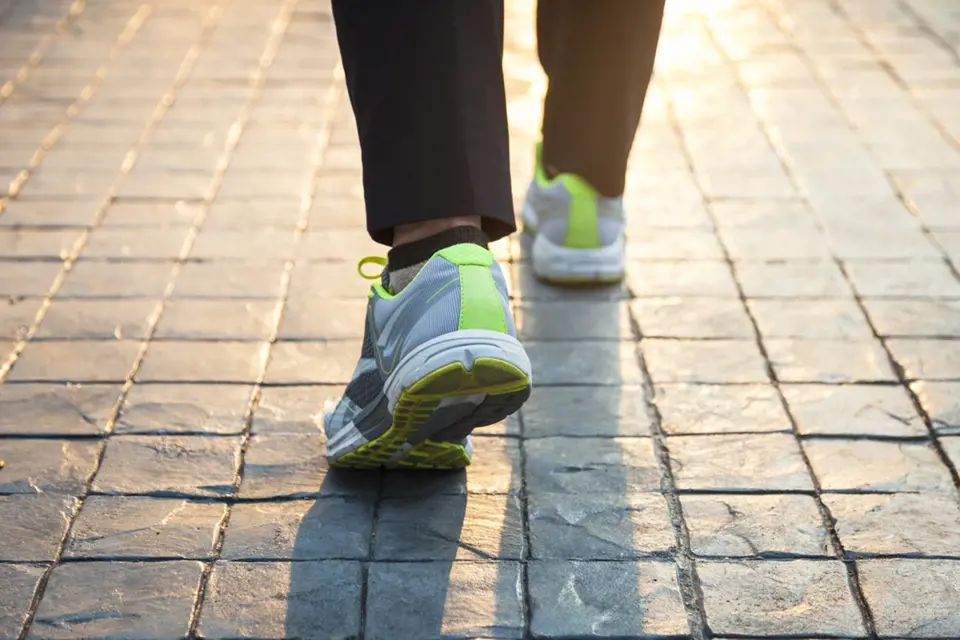 Tempo chůze podle vědců ukazuje na zdravotní stav, proces stárnutí i inteligenci.