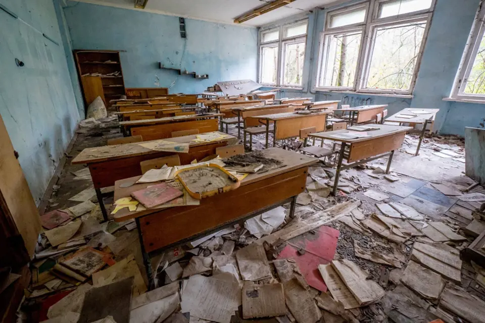 Opuštěná škola ve městě Pripjať u Černobylu