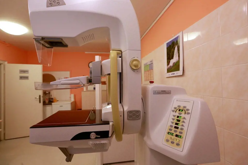 Mamograf se doporučuje všem ženám po 40.