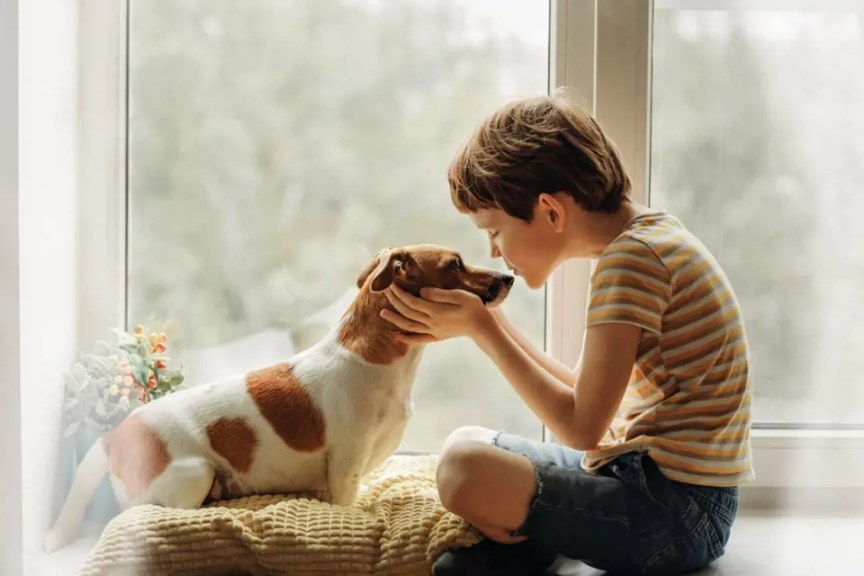 Mezi dítětem a psem často vzniká velmi silné pouto.