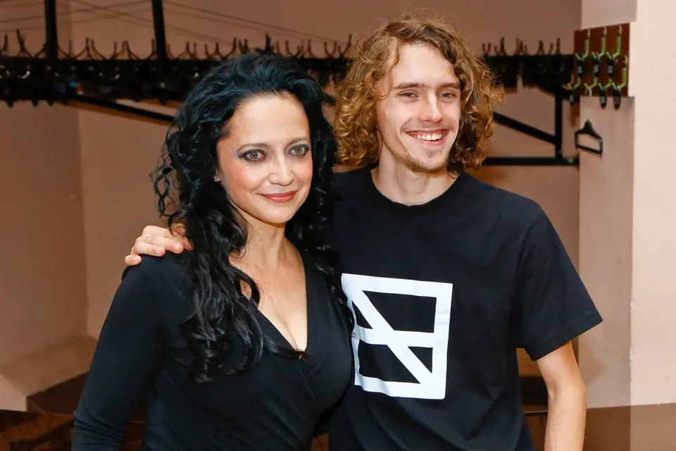 Syna Filipa má Lucie s producentem Petrem Kratochvílem. 