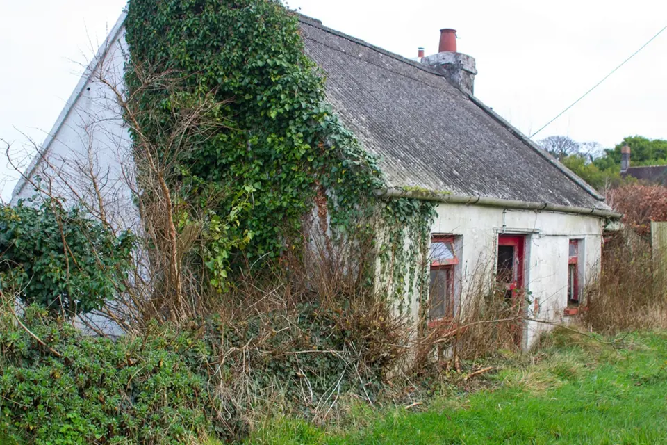 Starší nemovitosti mohou mít střechu z eternitu