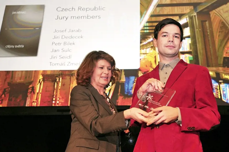 V roce 2014 v Bruselu převzal cenu EU za knihu Dějiny světla