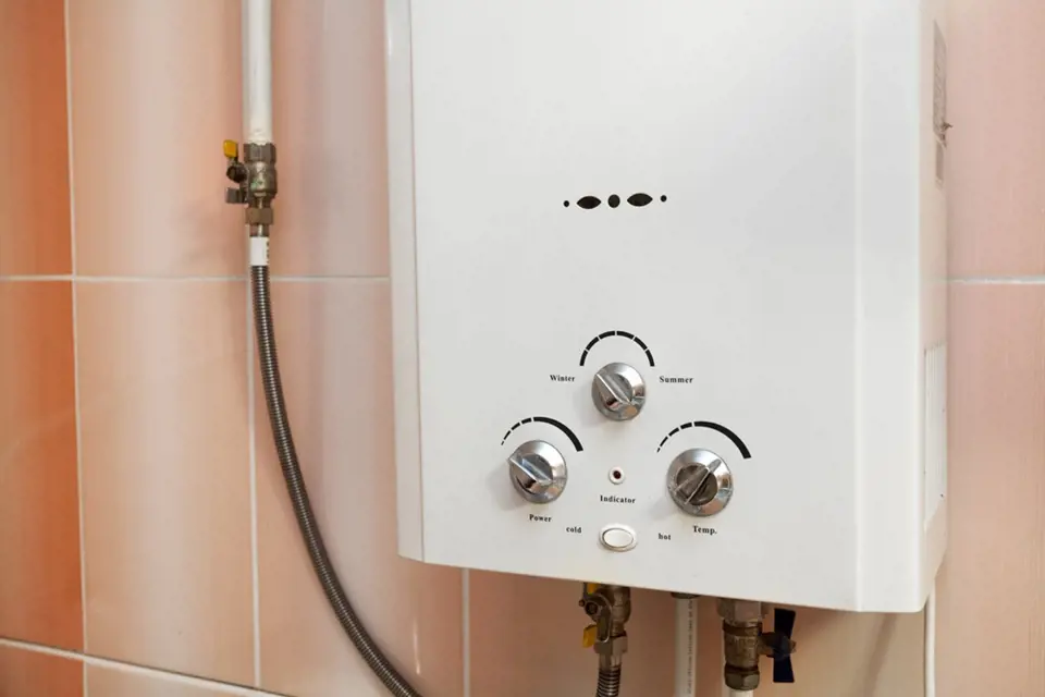Nebezpečná hladina CO často vzniká v koupelnách s průtokovým ohřívačem vody