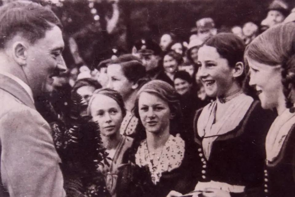 Hitler si pro své milostné románky vybíral výrazně mladší ženy.