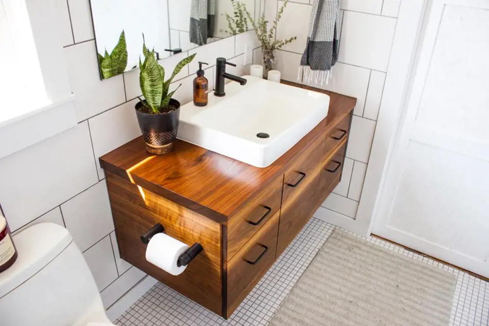 Dekor dřeva v koupelně