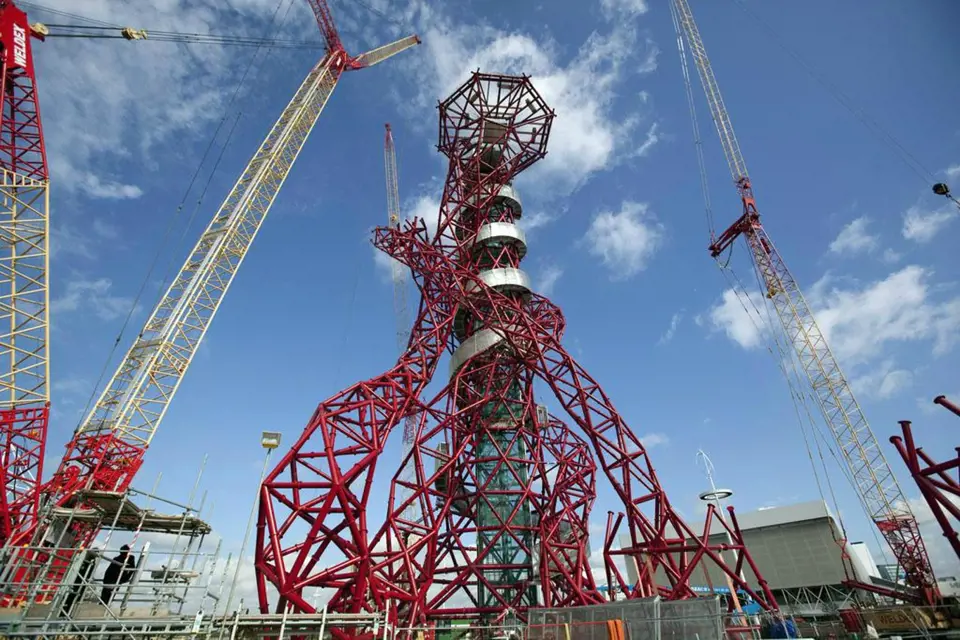Ze stavby věže Orbit, která se stala nejvyšší sochou Londýna.