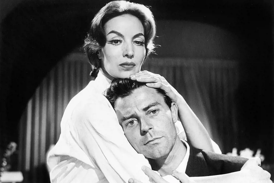 Poslední role ve filmu Horečka stoupá v El Pao (1959). Na snímku s Marií Felixovou.