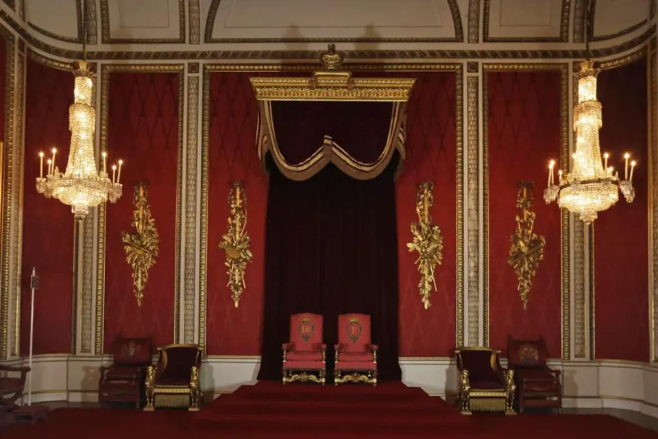 Trůnní sál v Buckinghamském paláci