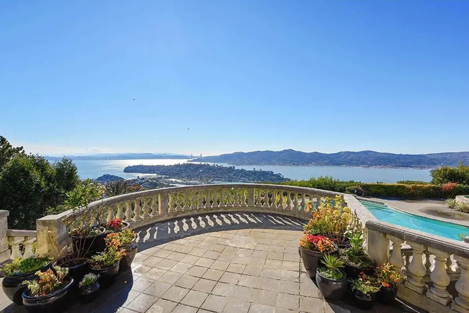 Lars Ulrich prodává luxusní dům nedaleko San Franciska za závratných 12 milionů dolarů. V dálce je vidět slavný most Golden Gate.