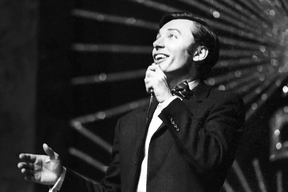 Karel Gott při zkoušce v soutěži Eurovize 1968 v Royal Albert Hall.