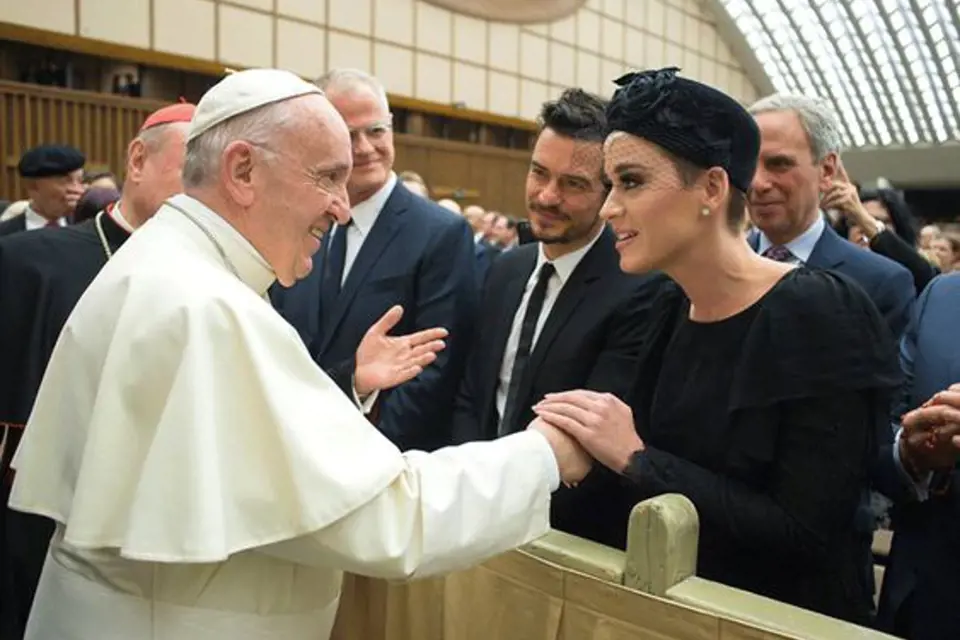 Minulý rok se páru dostalo požehnání od papeže.