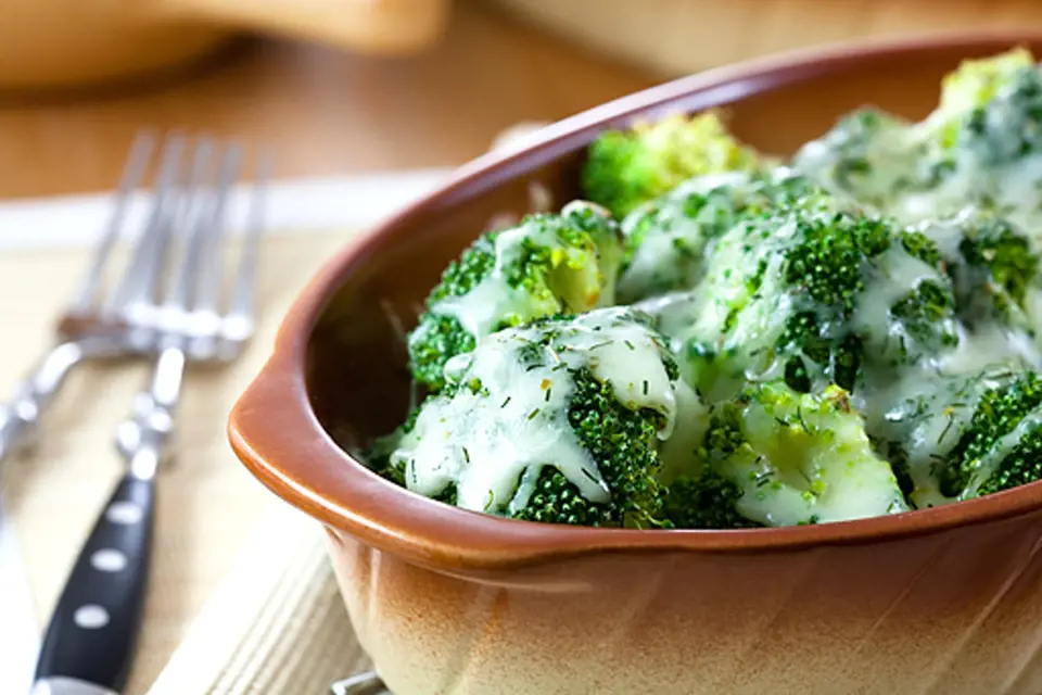 brokolice se sýrovou omáčkou