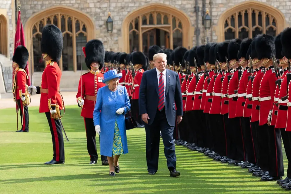 Královna Alžběta II a americký prezident Donald Trump
