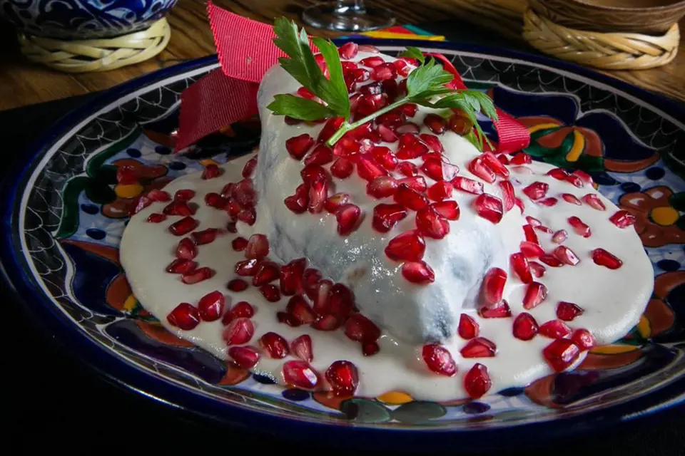 Mexiko - vánoční tabule je bohatá - toto jsou chilli papričky s dipem a granátovým jablíčkem.